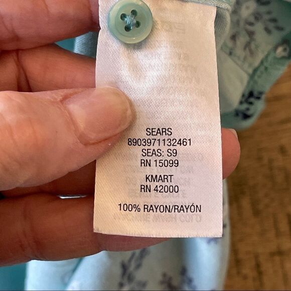 Simply Styled 3/4 Button, Long Sleeved, Sage Green w/Blue Flowers - Large - Picture 4 of 7